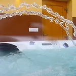 Beelvita - Heatted Pool& Jacuzzi Bielovce