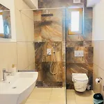 Beelvita - Heatted Pool& Jacuzzi Bielovce