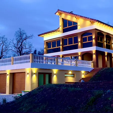 Beelvita&jacuzzi Vila *