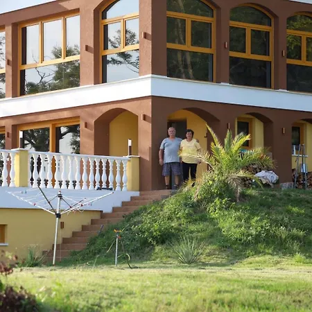 Beelvita - Private Pool& Jacuzzi * Bielovce