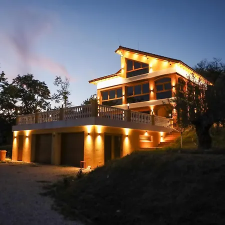 Beelvita&jacuzzi Vila