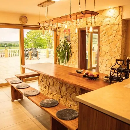 Beelvita - Private Pool& Jacuzzi Bielovce