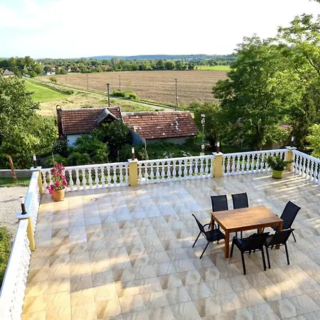 Beelvita - Private Pool& Jacuzzi Bielovce