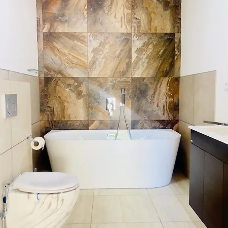 Beelvita - Private Pool& Jacuzzi * Bielovce