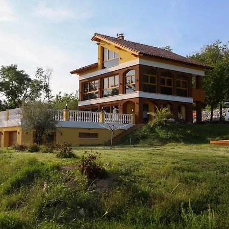 Beelvita&jacuzzi Vila *