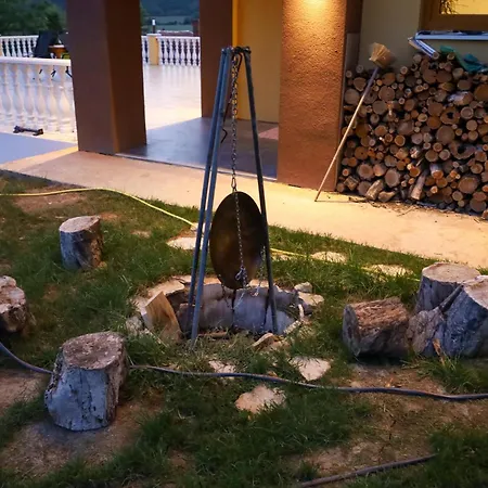 Beelvita - Private Pool& Jacuzzi Bielovce